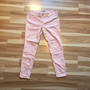 Refuge skinny jeans pink w rose gold button
